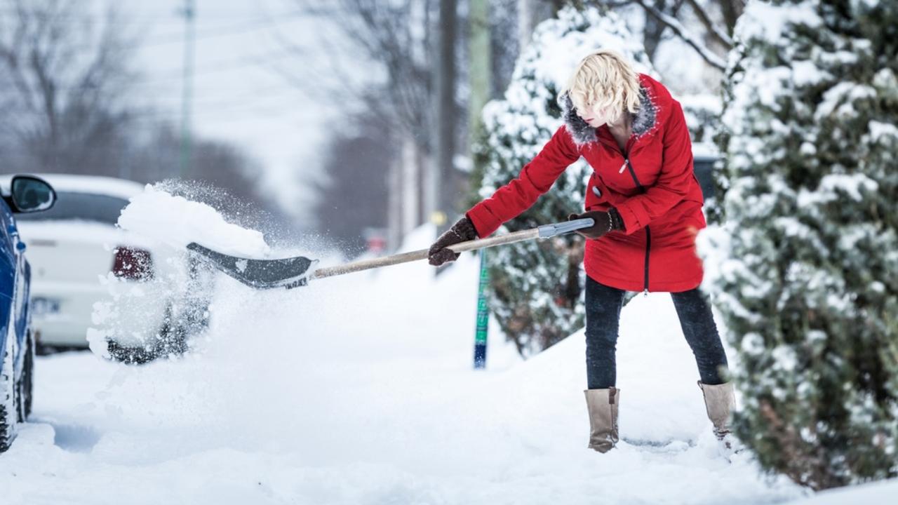 Жителям Марий Эл рассказали, как правильно махать лопатой